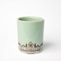 Grande tasse en céramique céladon de la salle de concert